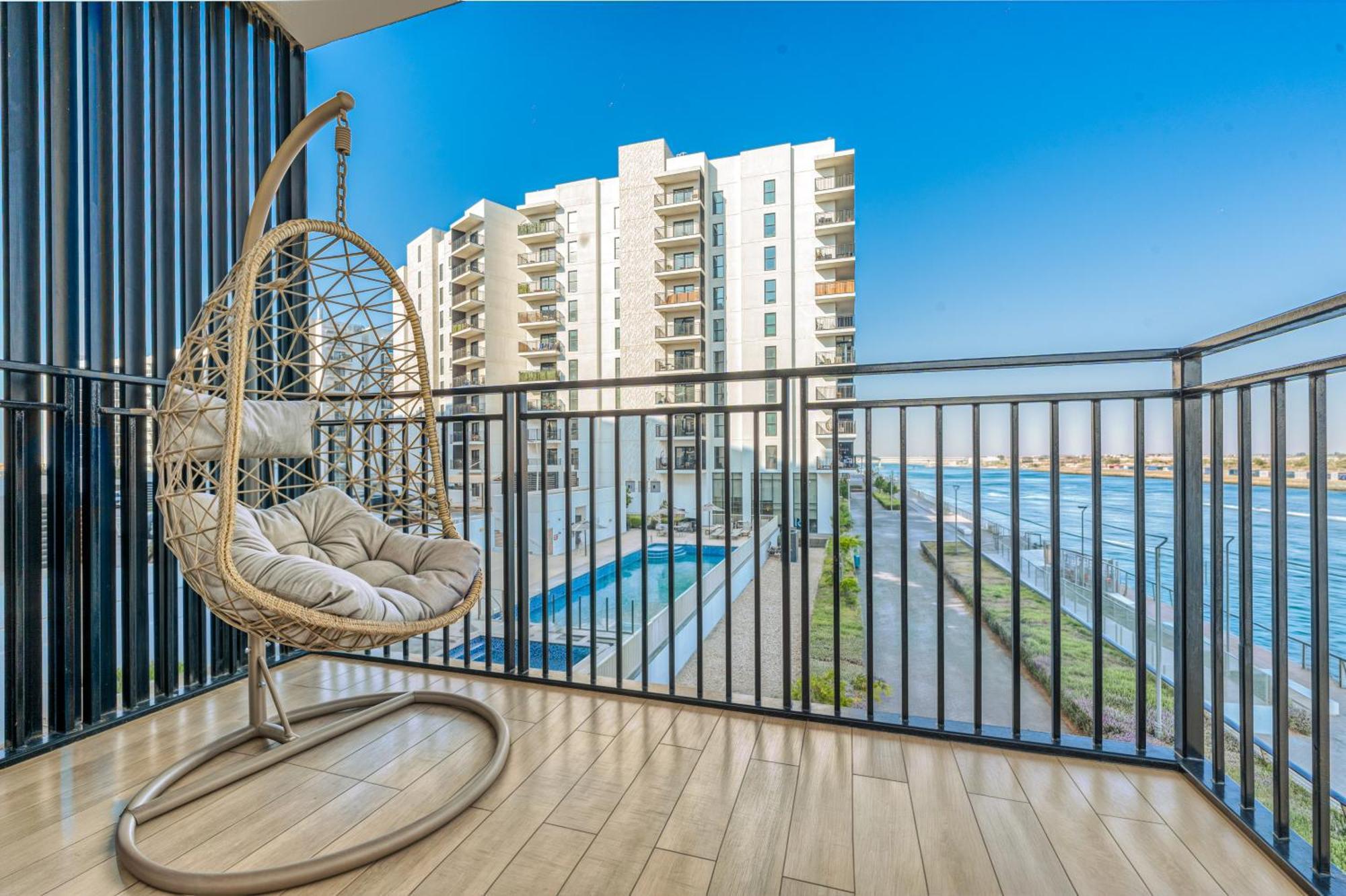Desert Key - Perfectly Located Yas Island Premier Apts *