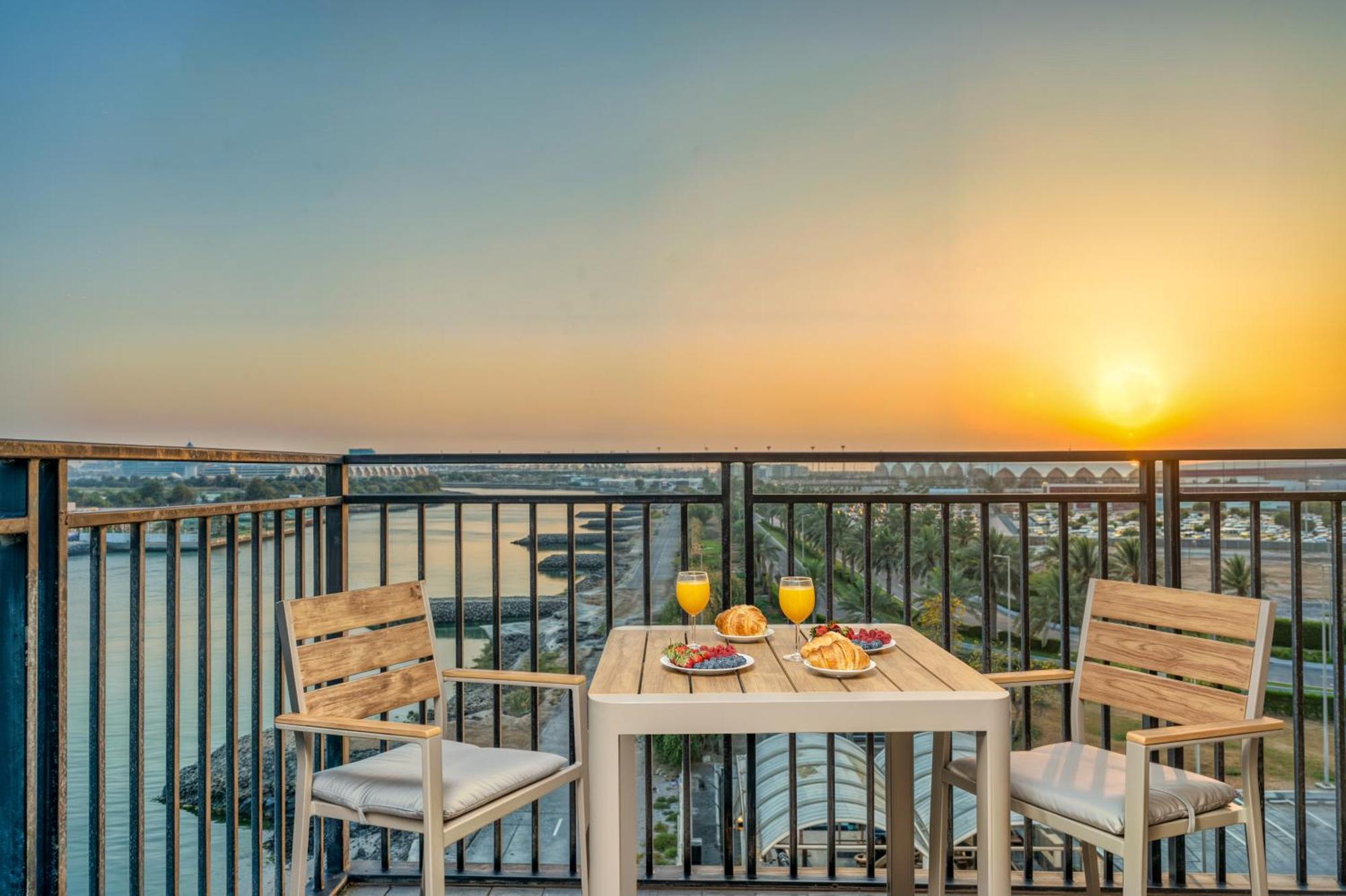 Desert Key - Perfectly Located Yas Island Premier Apts Апартаменти *
